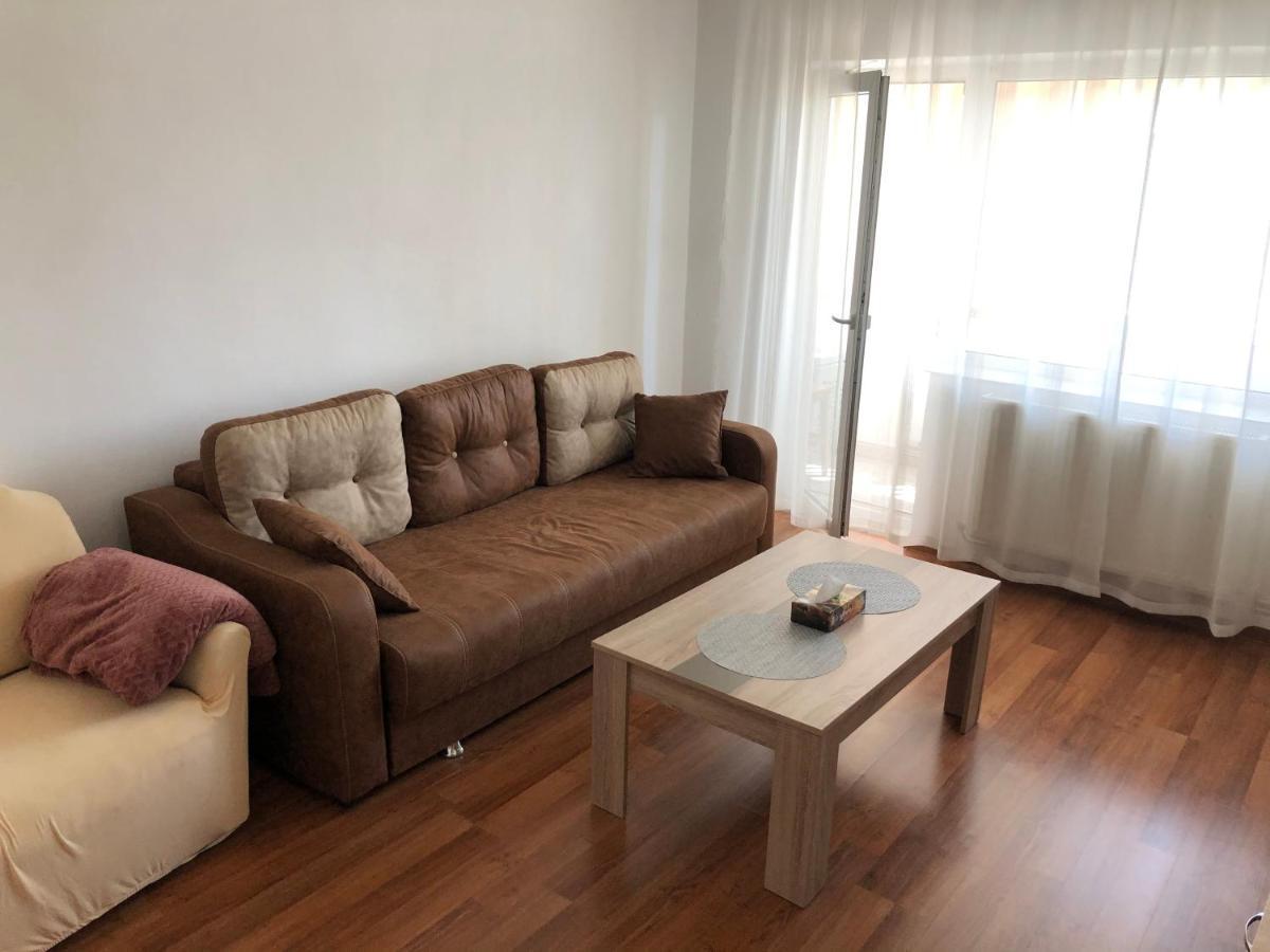 Apartament Targoviste In Regim Hotelier Cu 2 Camere Zewnętrze zdjęcie