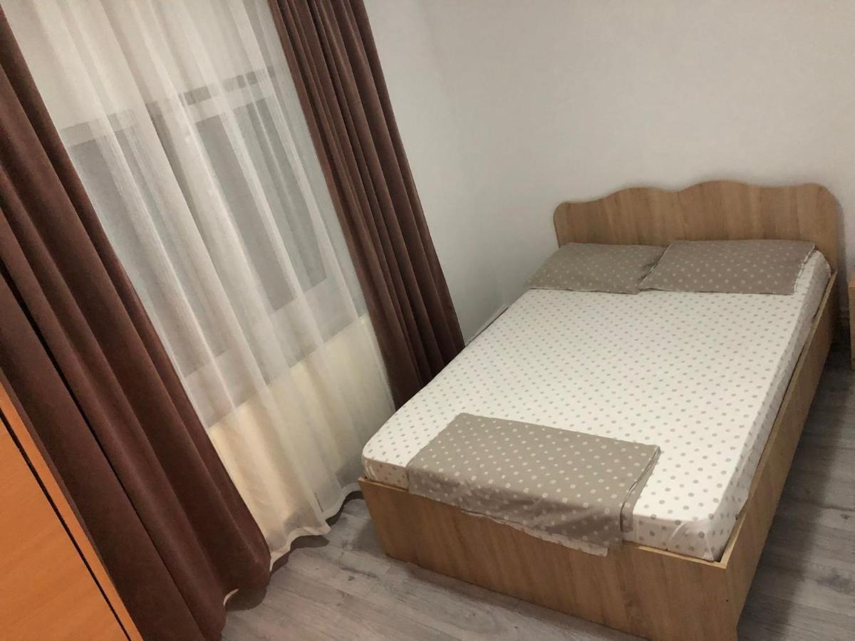 Apartament Targoviste In Regim Hotelier Cu 2 Camere Zewnętrze zdjęcie