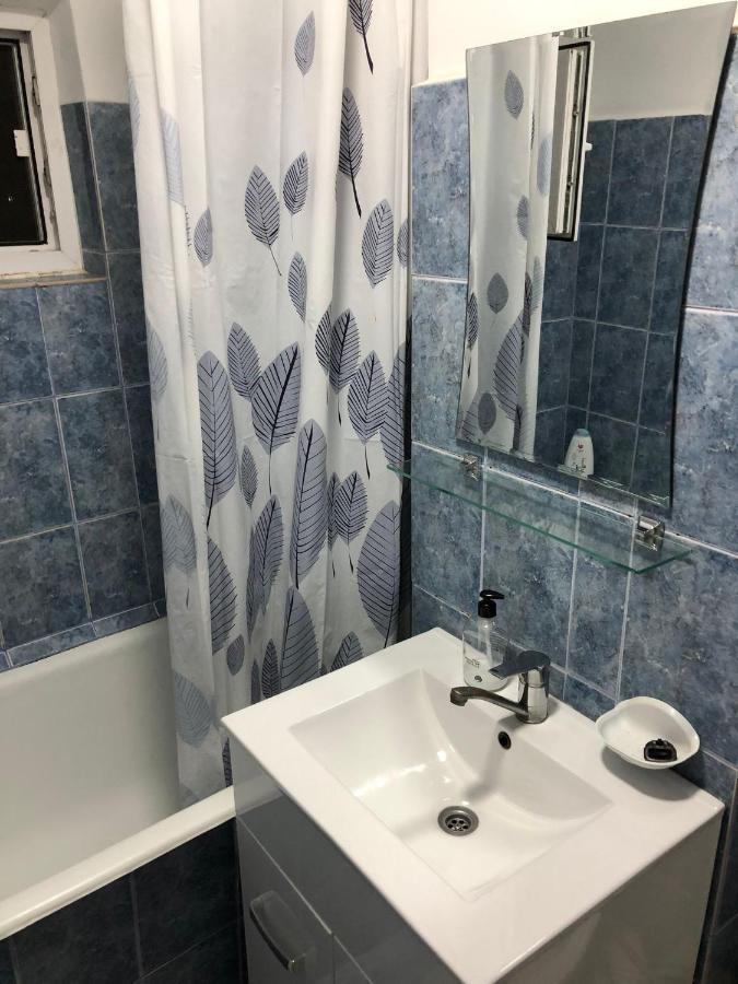 Apartament Targoviste In Regim Hotelier Cu 2 Camere Zewnętrze zdjęcie